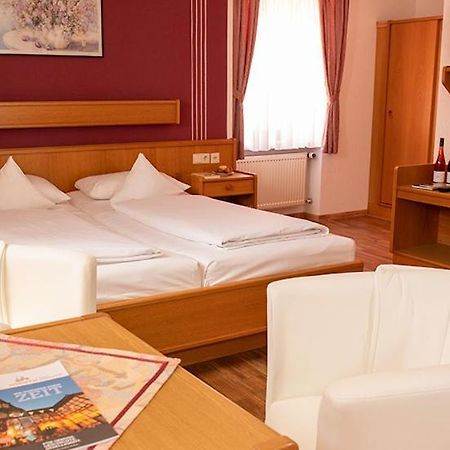 Hotel Garni Zum Hirschen Iphofen Eksteriør bilde